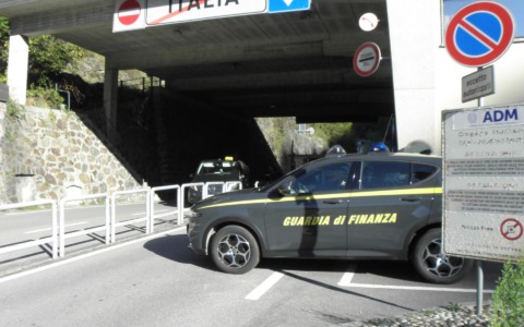 Sequestrati 7.500 euro al valico di Piattamala