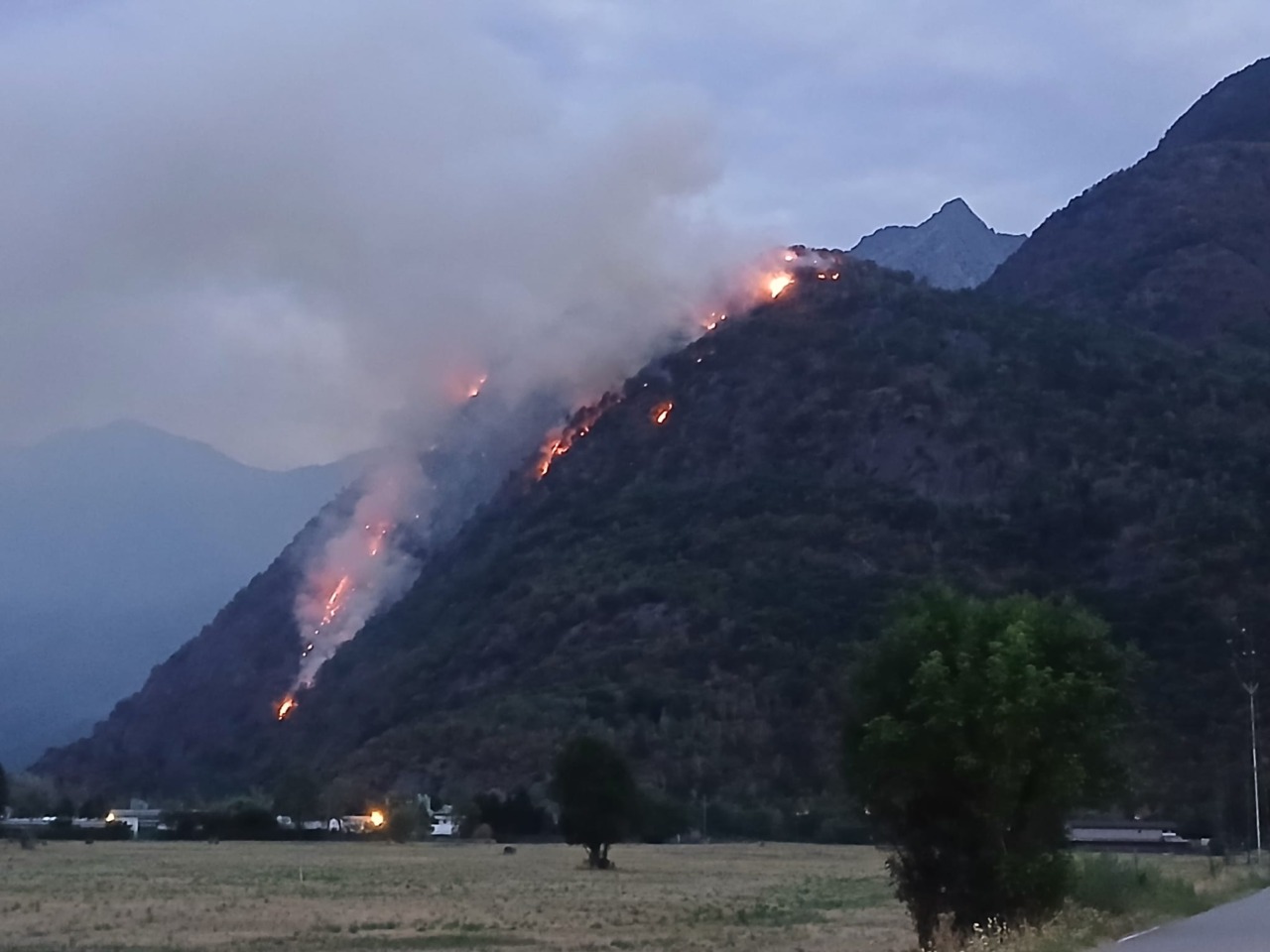 Incendio nella zona della Torre Segname