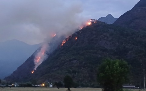 Incendio nella zona della Torre Segname