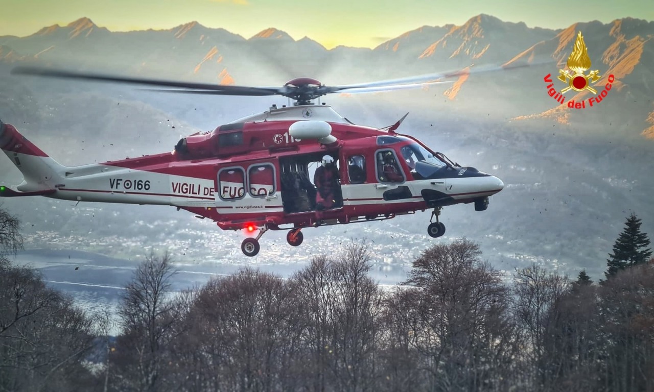 Uomo bloccato in montagna, recuperato con l’elicottero